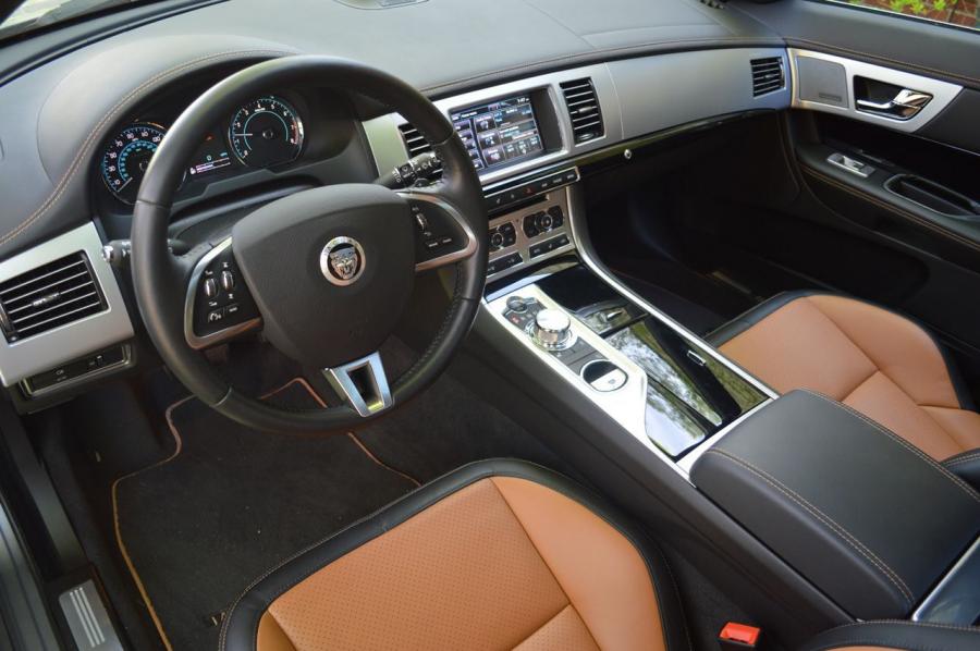  Jaguar XF 2 0T 2013 года  (фото 15 из 26)